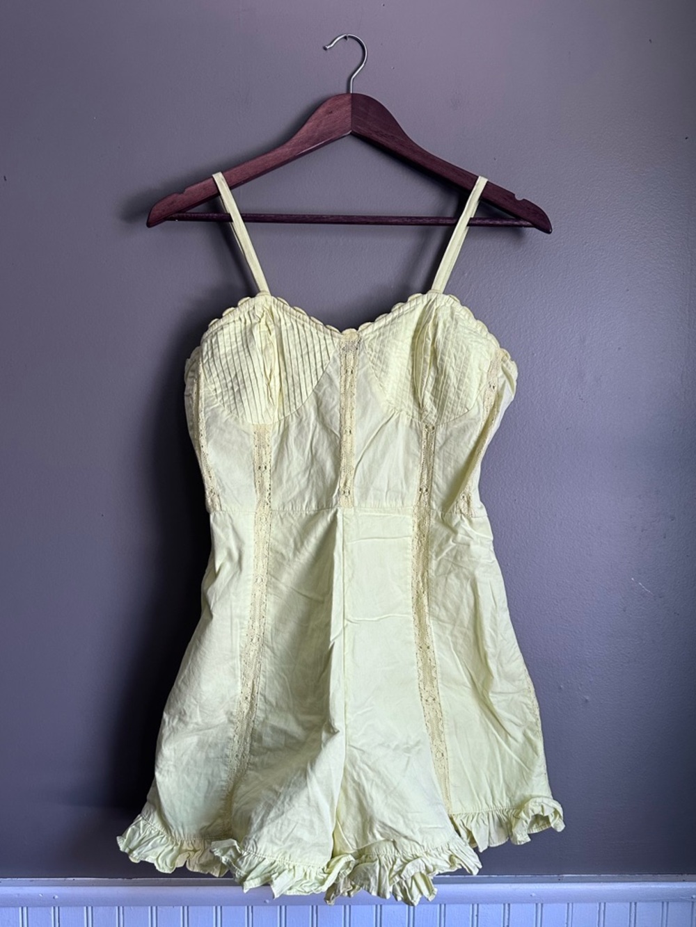 Urban Outfitters Juliet Lace Inset Romper – Yellow – Size Medium